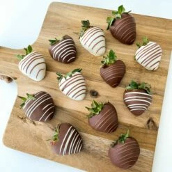 Belgian Chocolate Dipped Strawberries -LOLLI AND POPS Sales 5th avenue case belgian chocolate dipped strawberries 34575410168008
